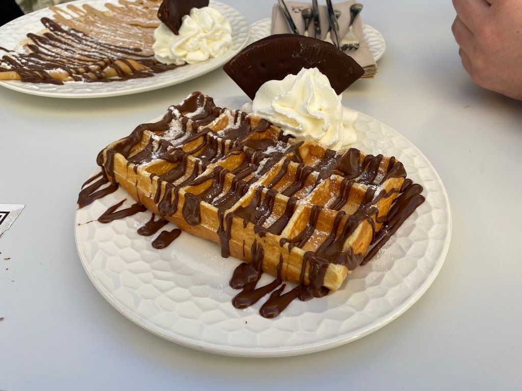 Cafeteria Heladeria Fran — Comida y bebida
