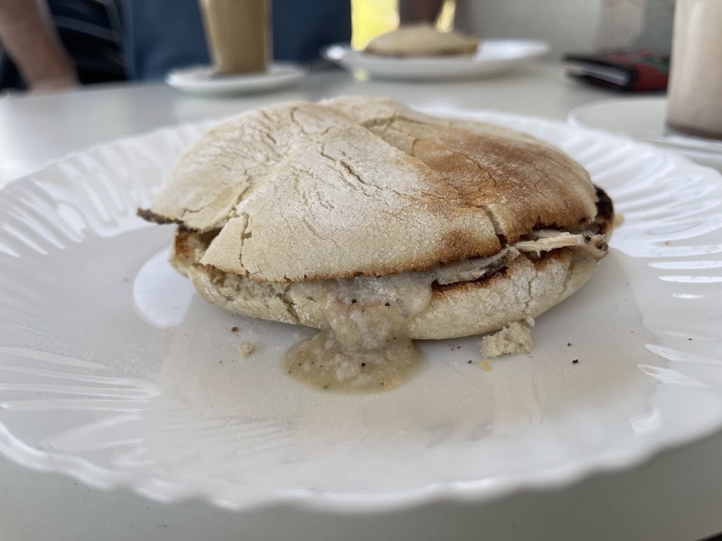 BAR ALVARO — Comida y bebida