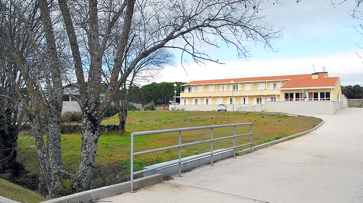 Residencia de mayores Ntra. Sra. del Pilar de Collado — Exterior