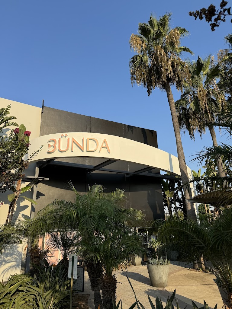  Bünda Costa Mesa