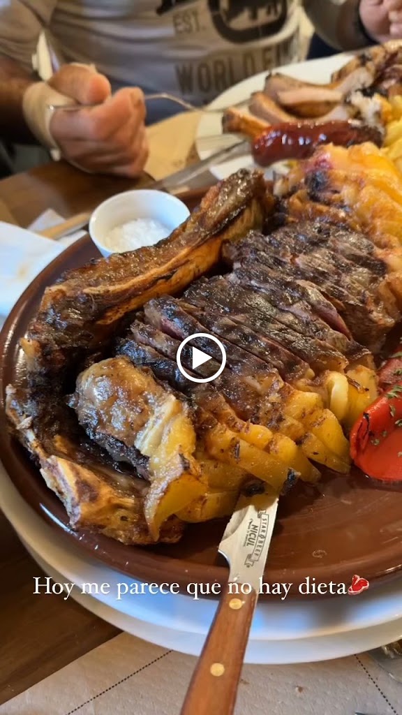 Restaurante A Retoral Tapas y Brasas — Videos