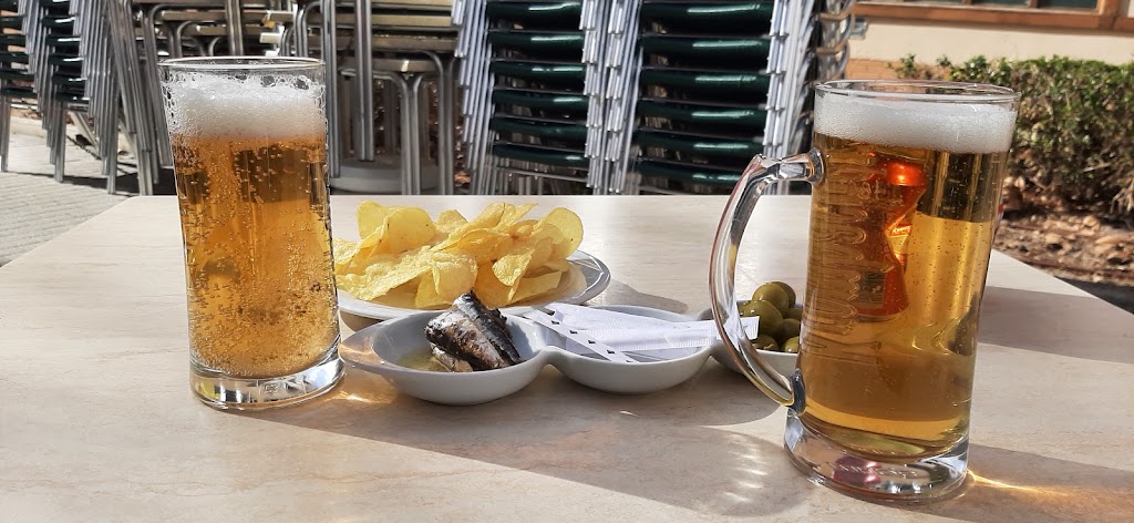 Alvaro's Gastrobar — Comida y bebida
