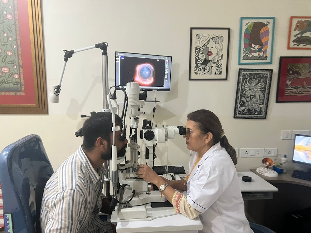 Dr Ritu Aurora Ophthalmologist Eye Specialist Lasik Surgeon Cataract Glaucoma Best Eye Doctor In Noida