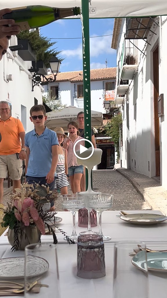Bistro Shabby Chic — Videos