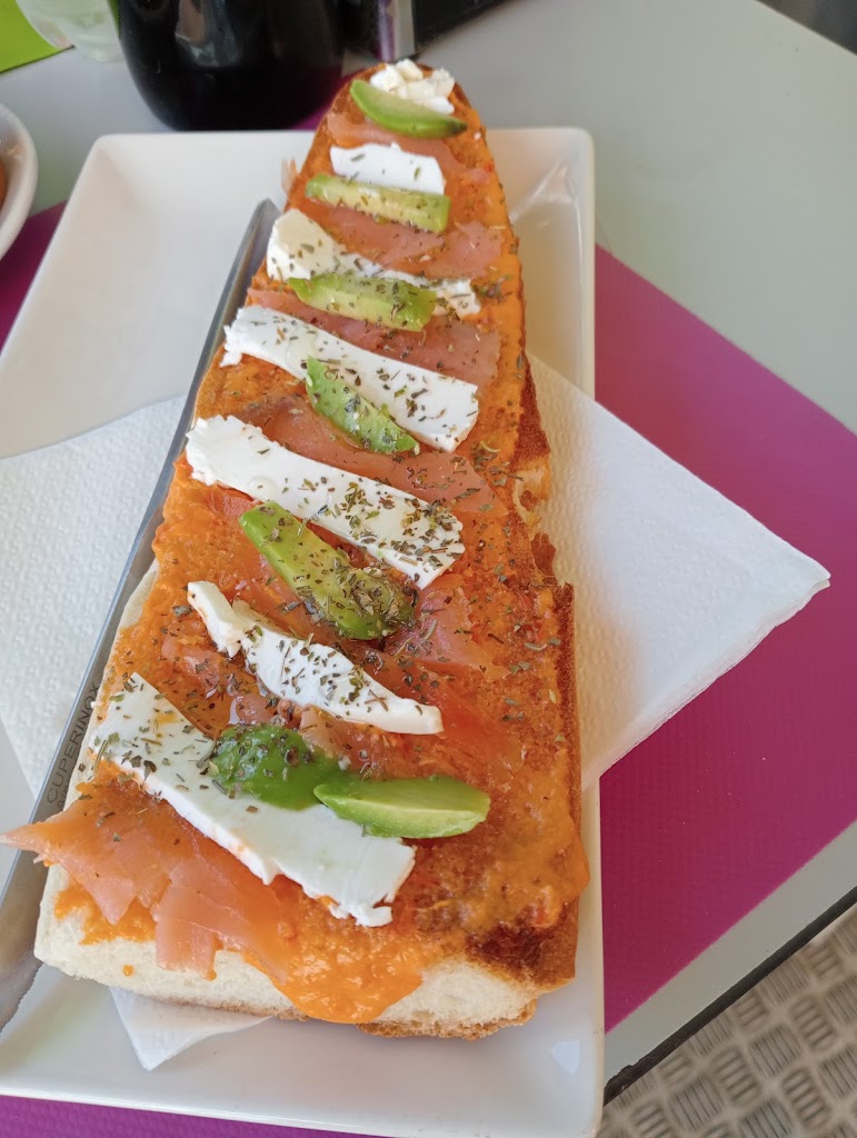 Flamingo coffee by Mary's — Comida y bebida