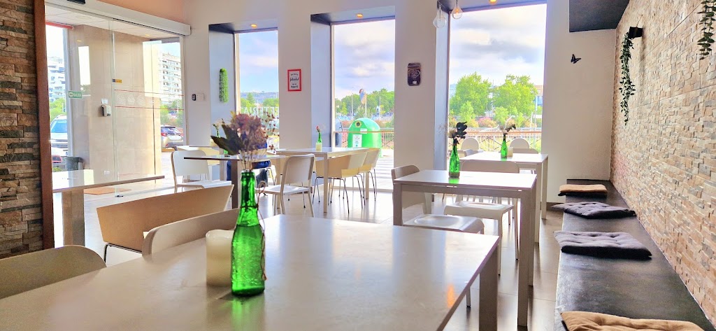 EL PUNTO de encuentro Cafe Bar — Ambiente