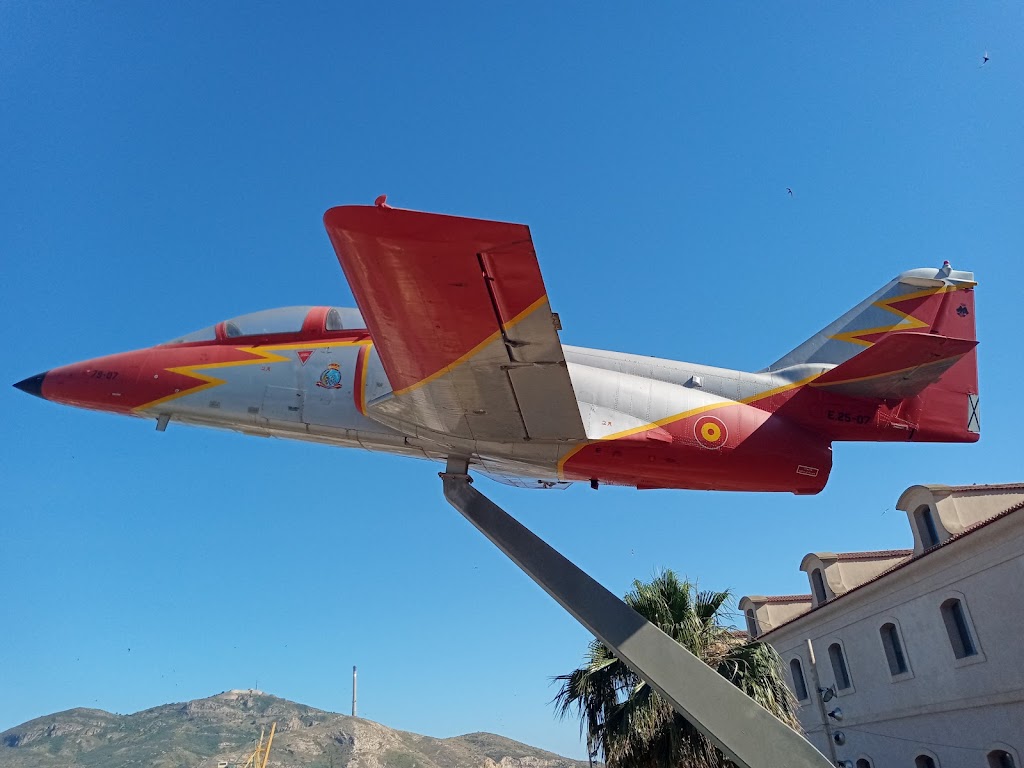 Monumento - Patrulla Aguila — Montana
