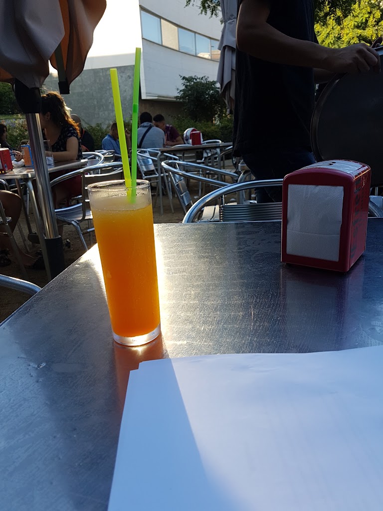 Bar San Carlos Park — Comida y bebida