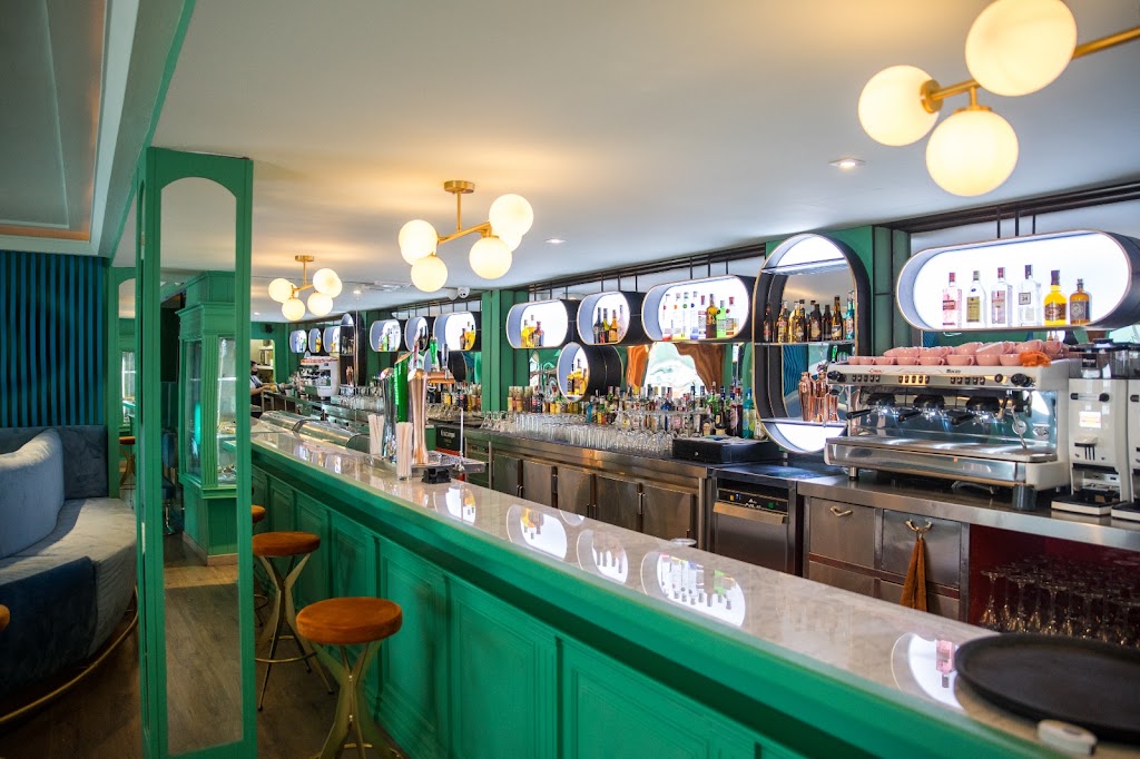 Metropolis Restobar — Ambiente