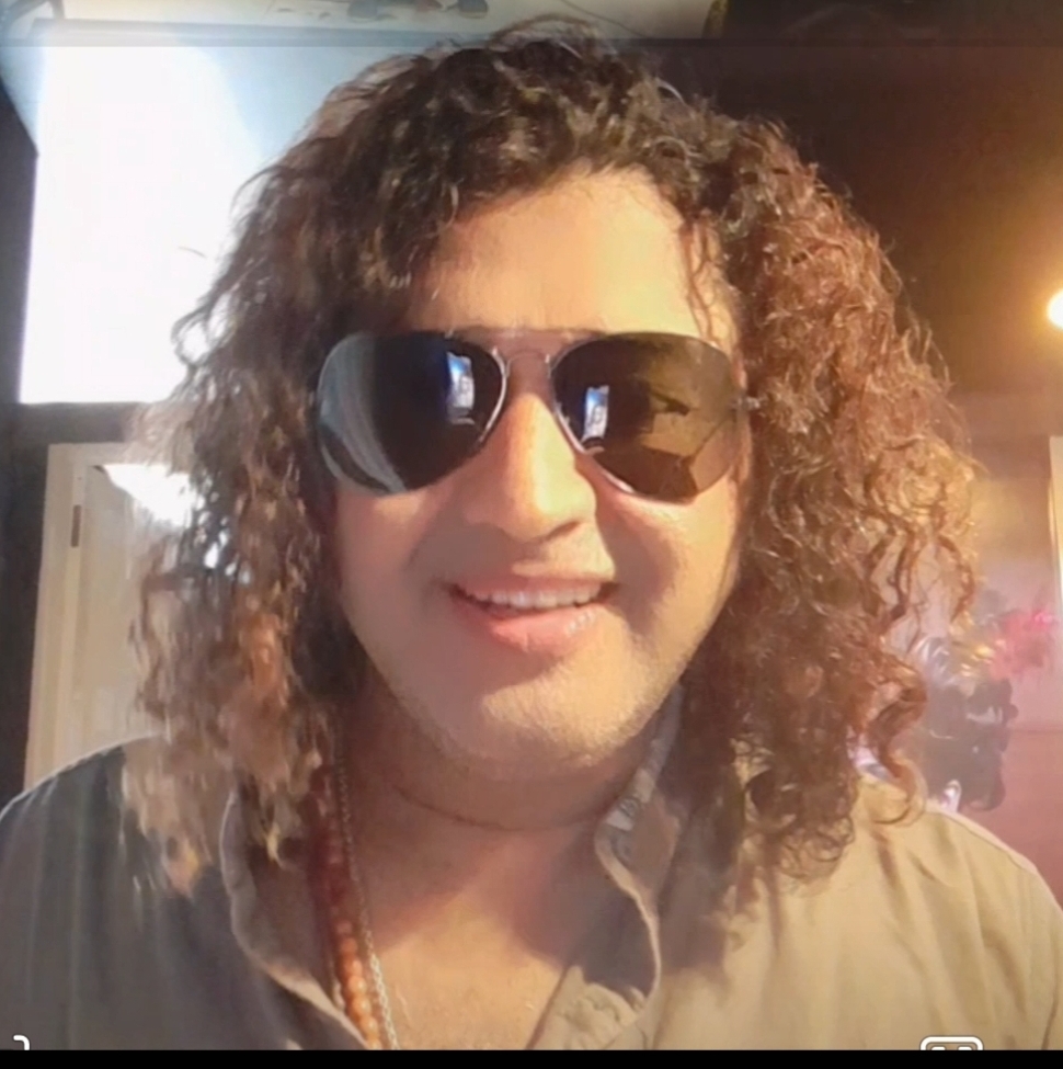 Ash Bush Creative Curly Girl Hair Salon Specialist Footreflexology Certified Foot Reflexologist Trainer Consultant