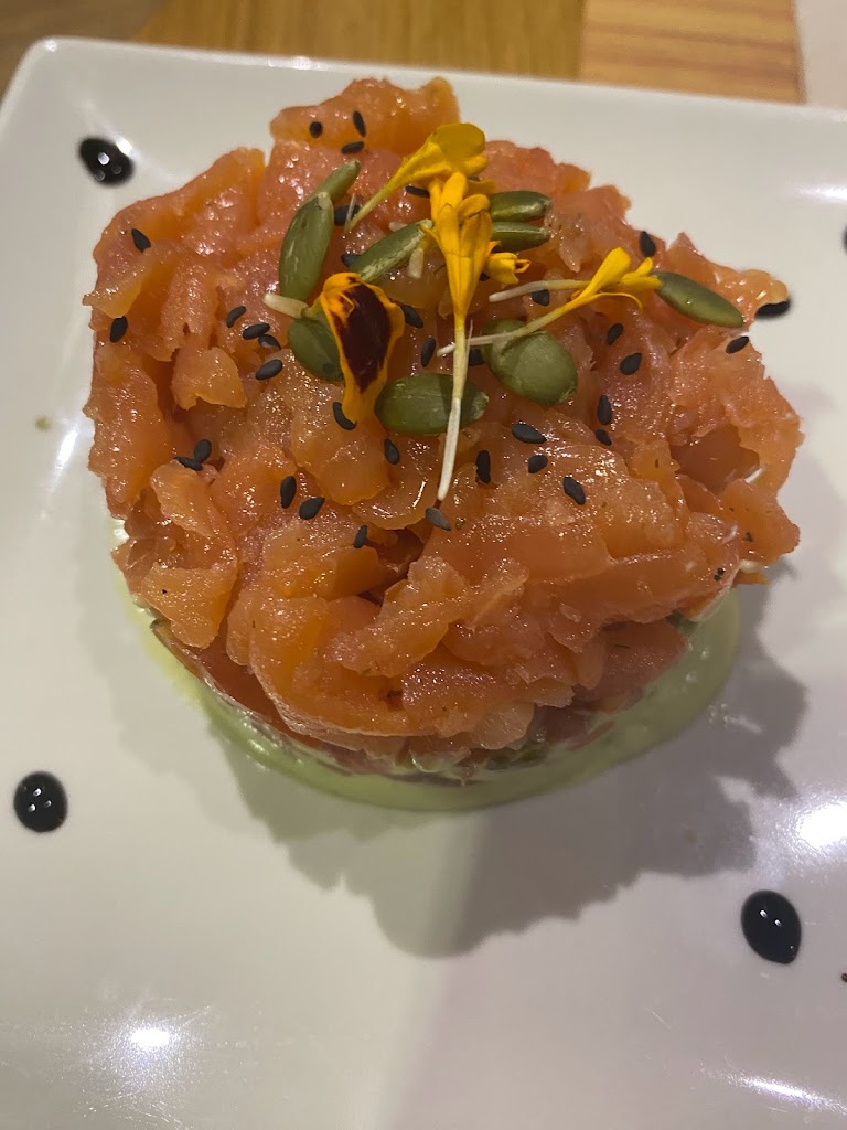 Los Arcos Gastro Bar LAB — Tartara de salmon