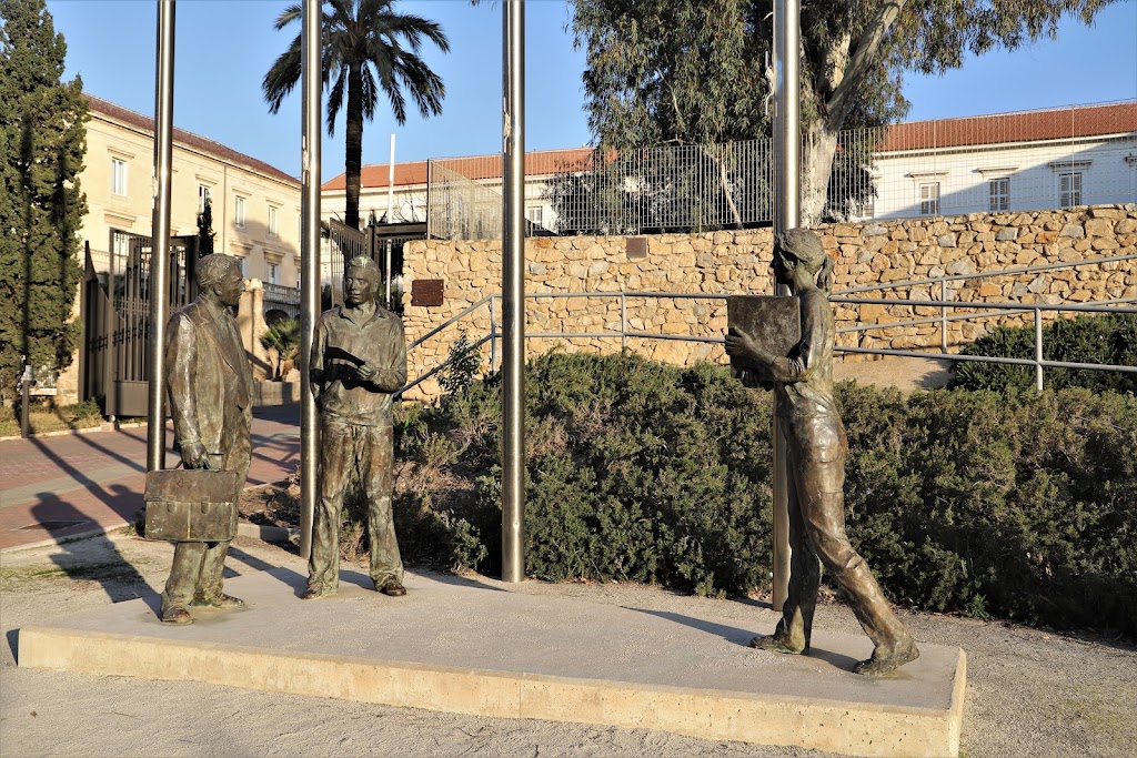 Escultura estudiantes