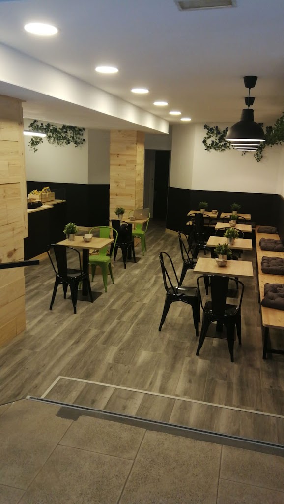 Lola's Factory — Ambiente