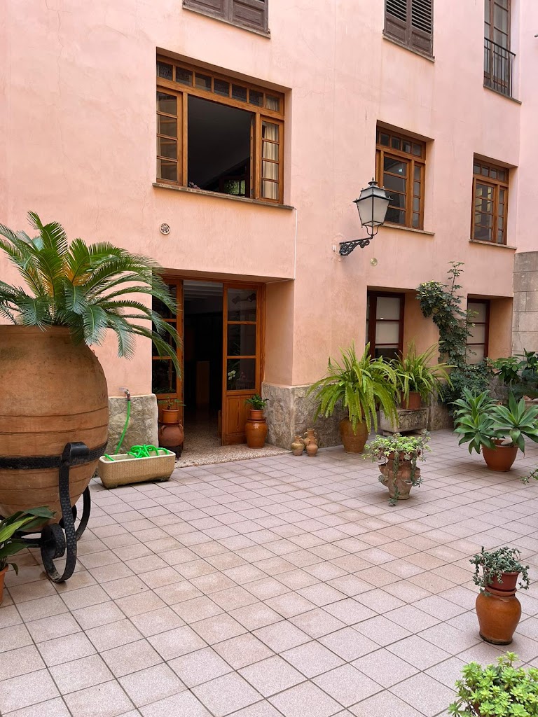 Residencia Universitaria Femenina Sebastian Gili