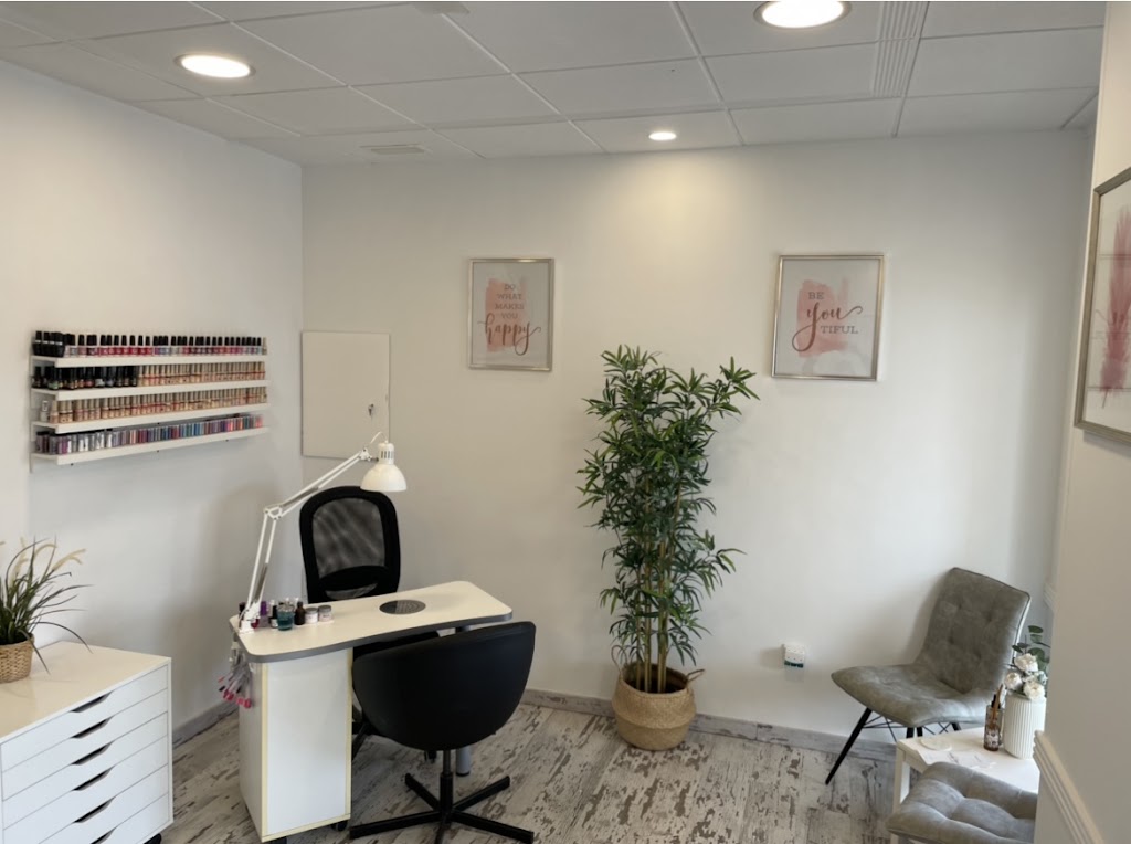 Perfectly Polished Nails and Beauty — Interior
