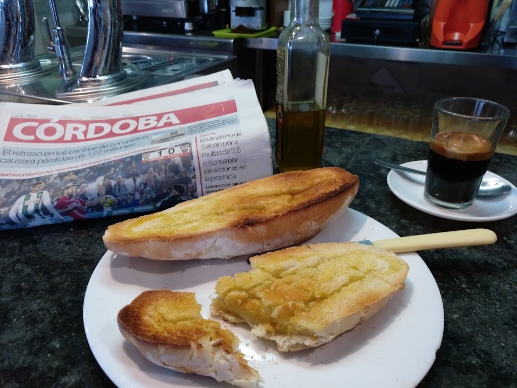 Bar Mezquita — Comida y bebida