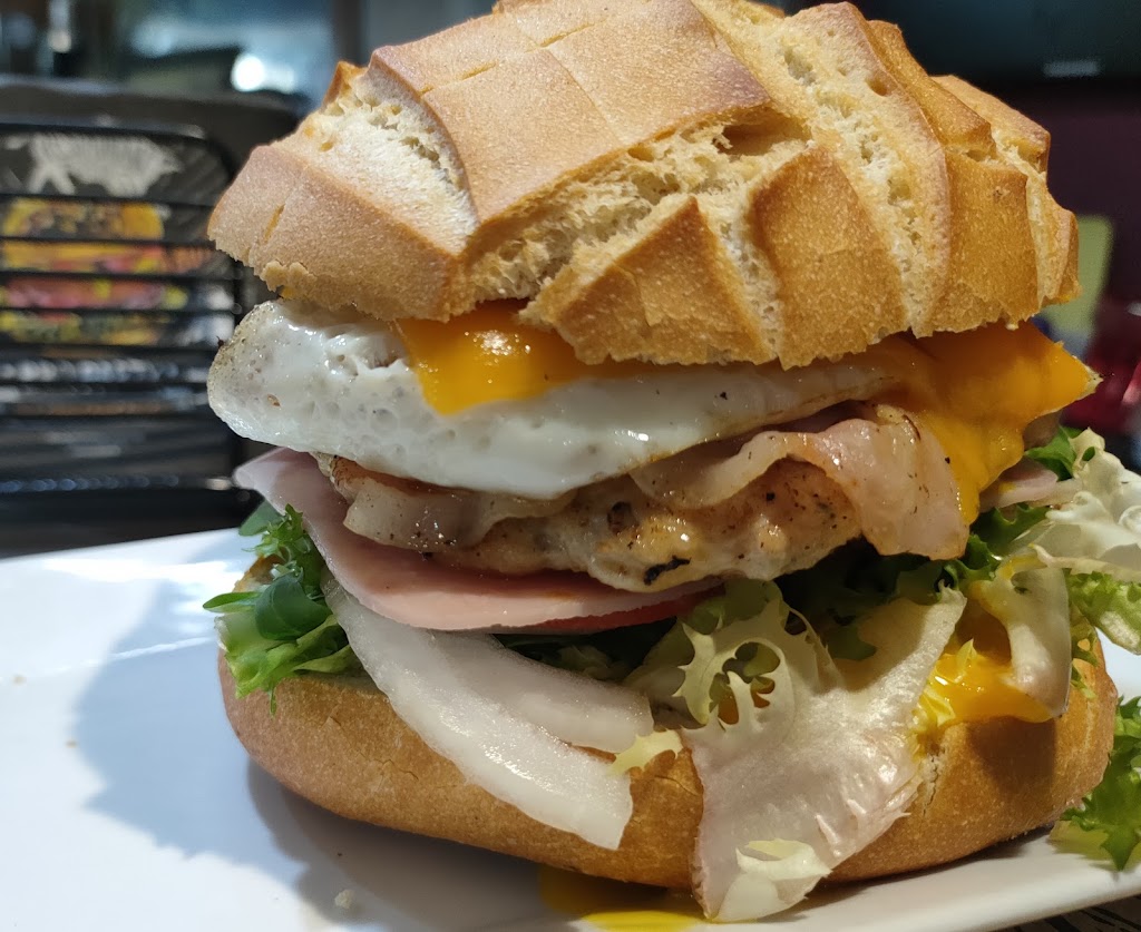 Cafe Bar Pernet Food&Darts — Comida y bebida