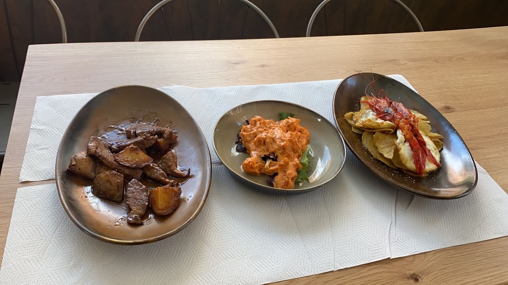 Castizo Gastrobar — Comida y bebida