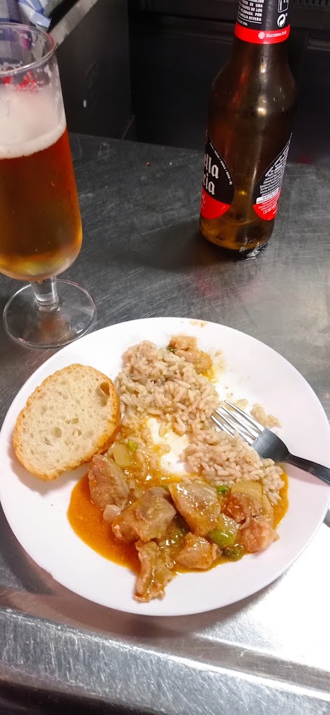Bar Ferrocaril — Comida y bebida