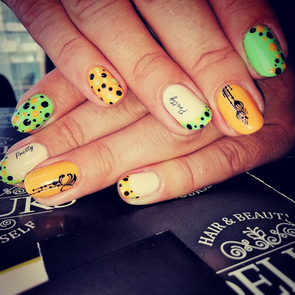 Hair & Beauty Deluks — Manicura