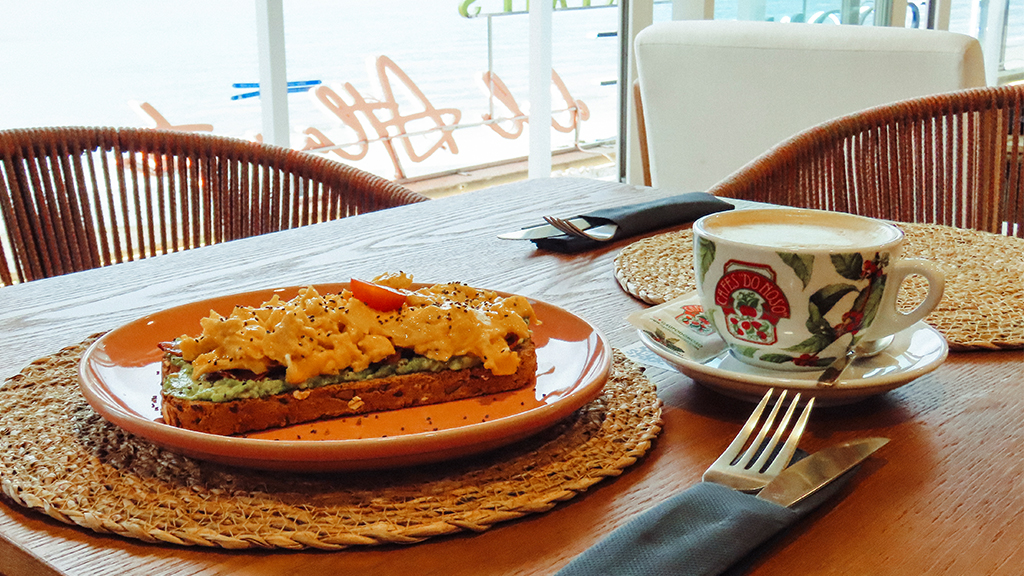 El Escondite del Atlante — Comida y bebida