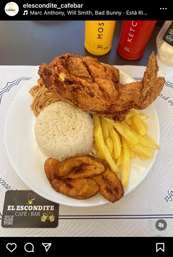 El escondite cafe -Bar — Comida y bebida
