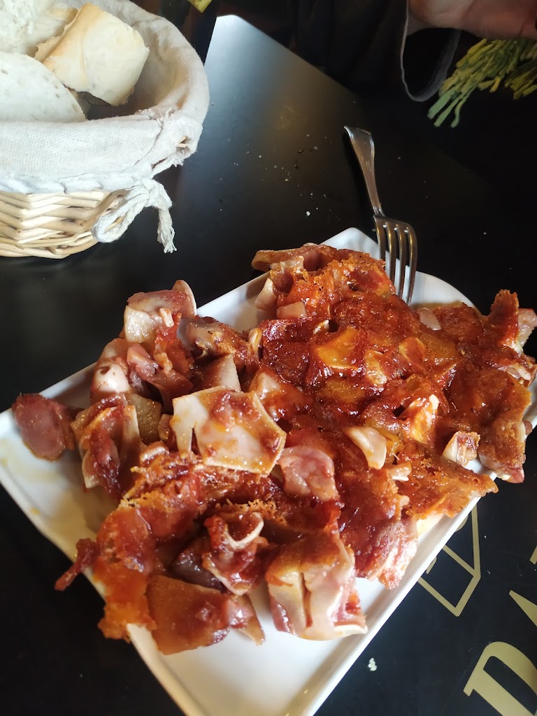 Taberna Atipica La Plazita — Comida y bebida