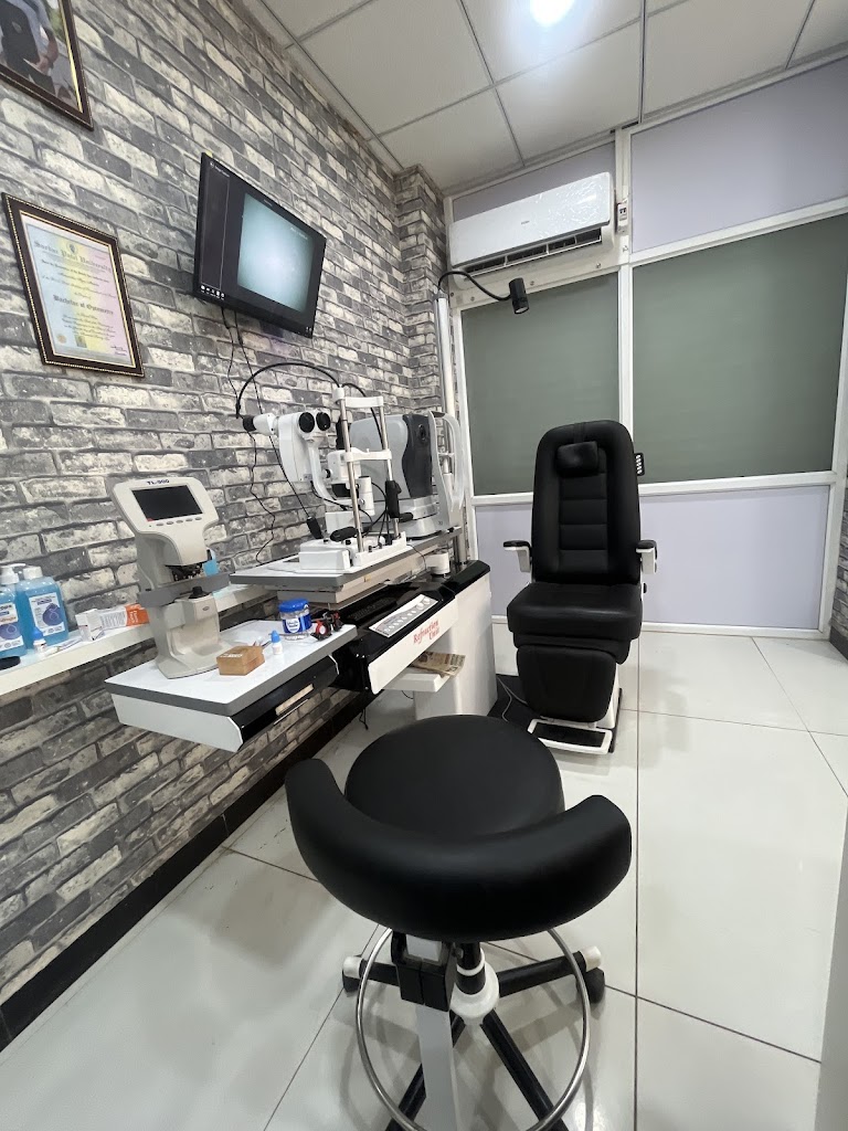 Diamond Eye Care Clinic Optom Moinuddin Mahida