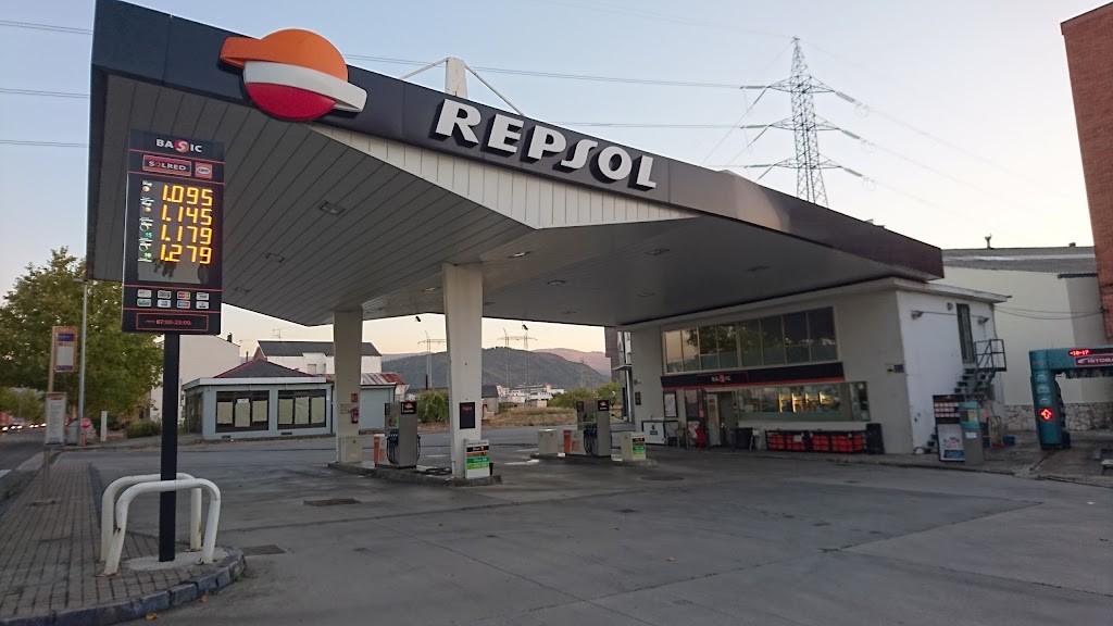 Estacion de Servicio Repsol — Exterior