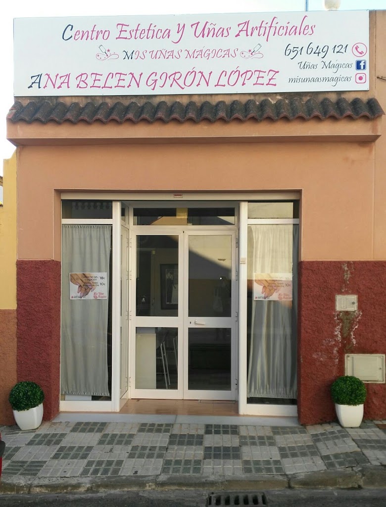 Mis Unas Magicas — Exterior