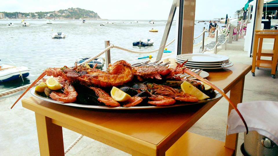 Las Olas - Santa Ponca — Comida y bebida