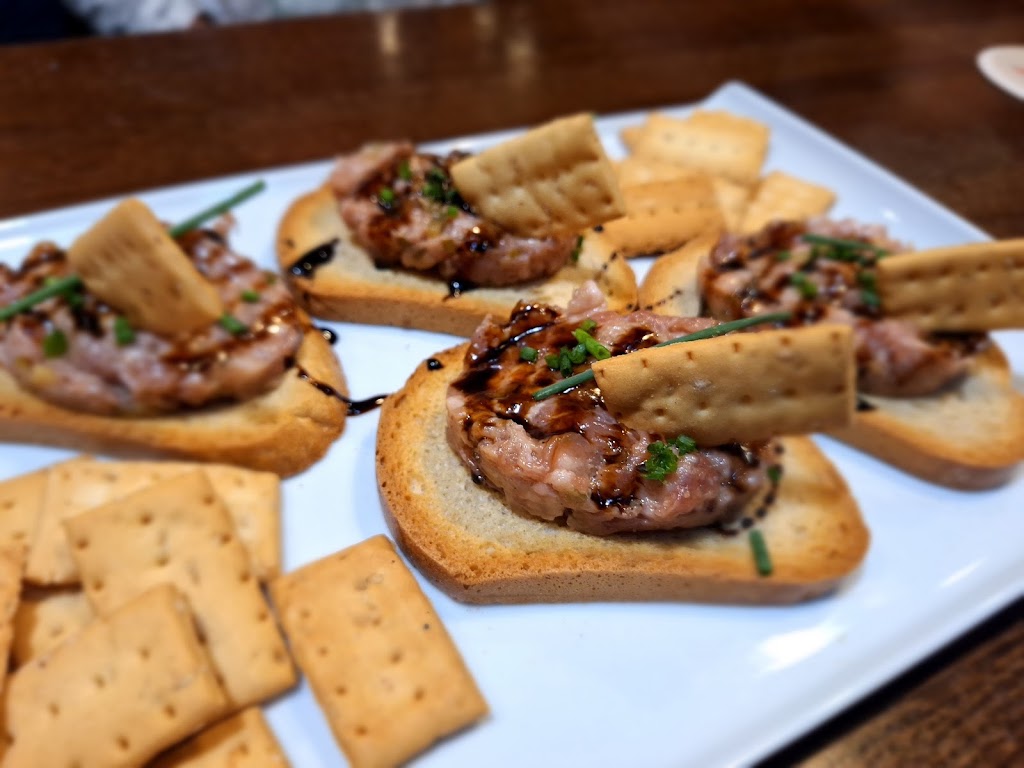STATION Corner Pub — Comida y bebida