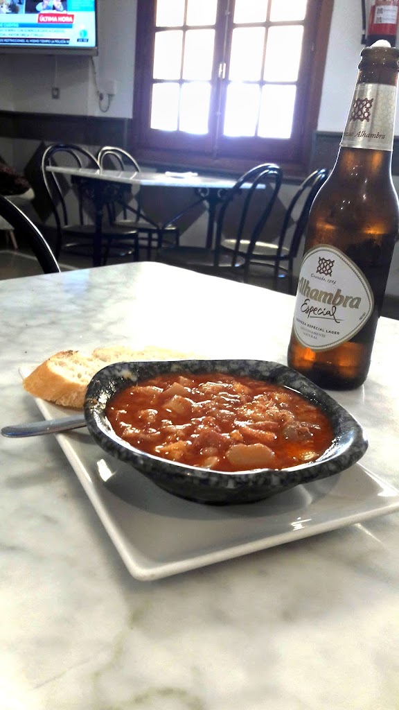 Cafe Bar Mario's — Comida y bebida