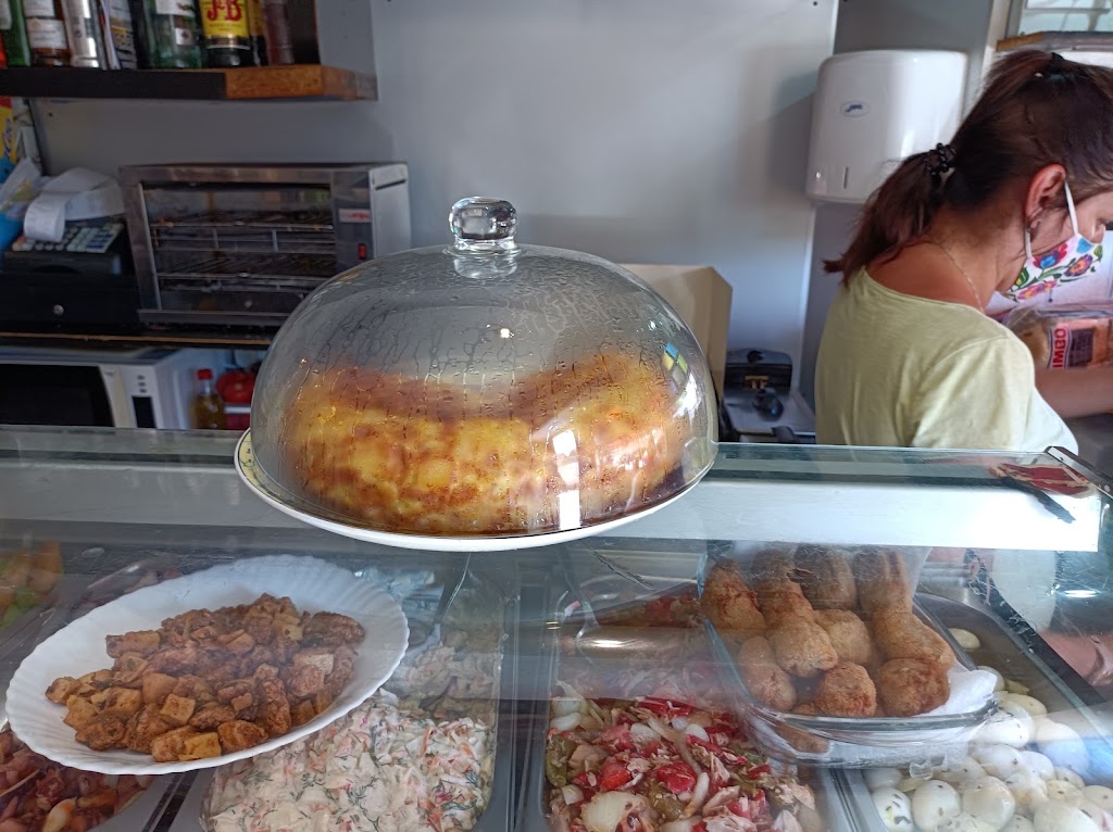 Cafeteria Bar Charol — Comida y bebida