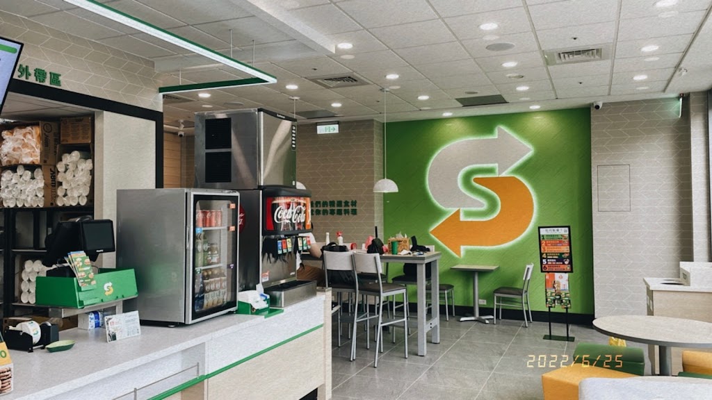 Subway關渡立功餐廳(中華賓士大樓） 的照片