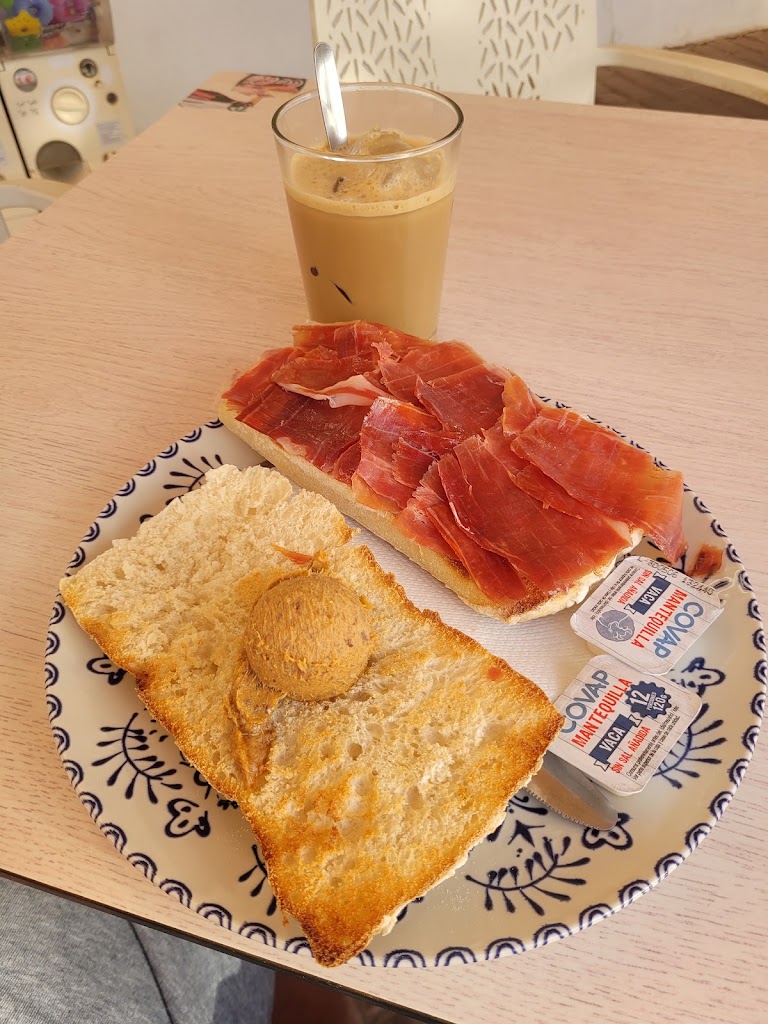 Cafeteria Caffettos — Comida y bebida
