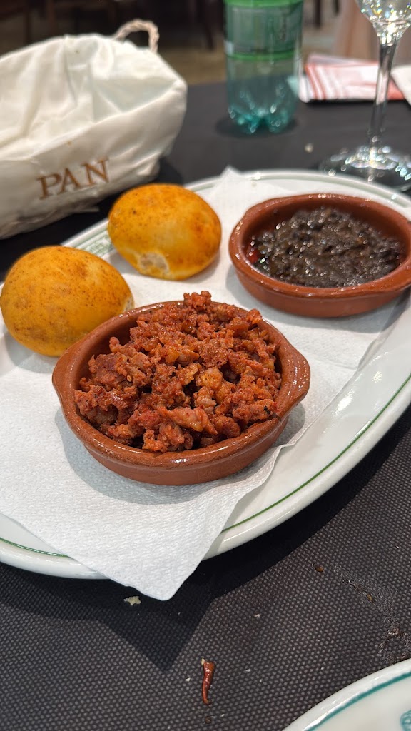 Salones Condestable — Comida y bebida