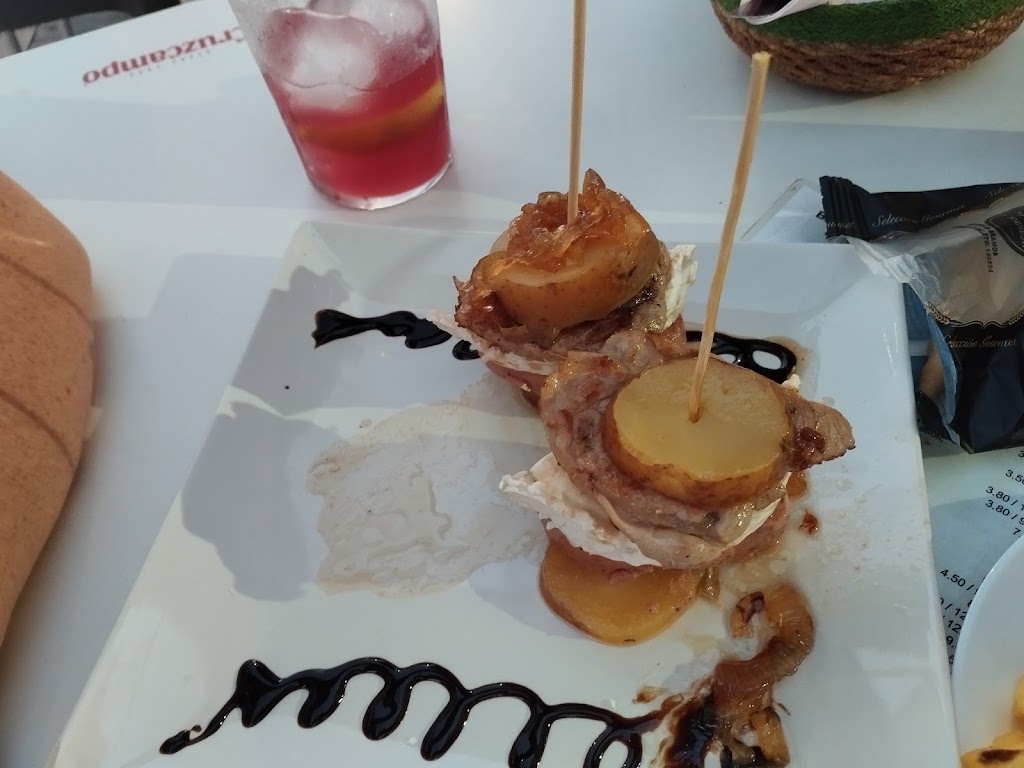 La traviesa — Comida y bebida