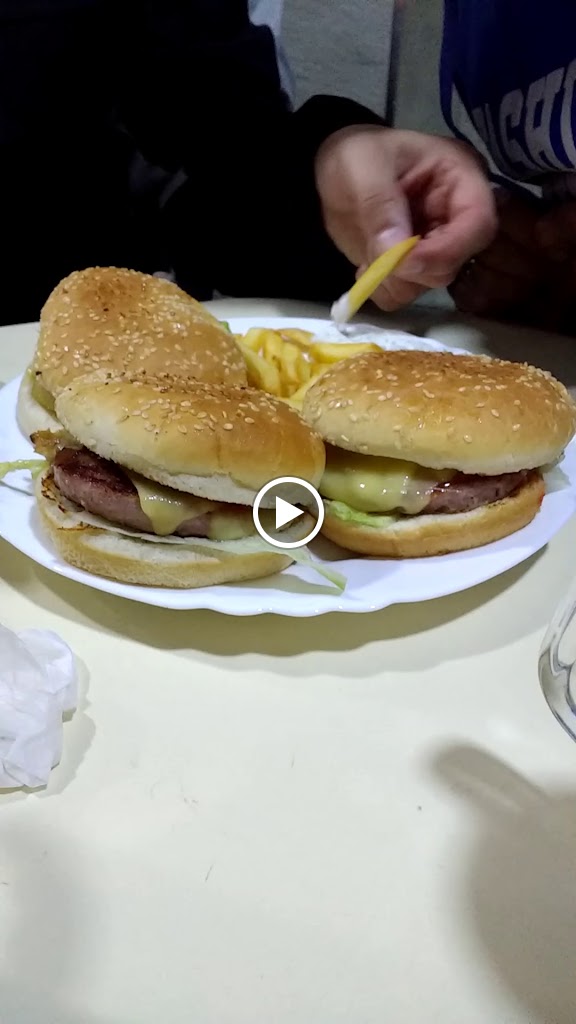 Cafeteria El Sotano — Comida y bebida