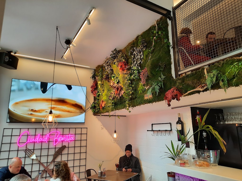 Cafeteria Ciudad Bonita Plaza — Ambiente