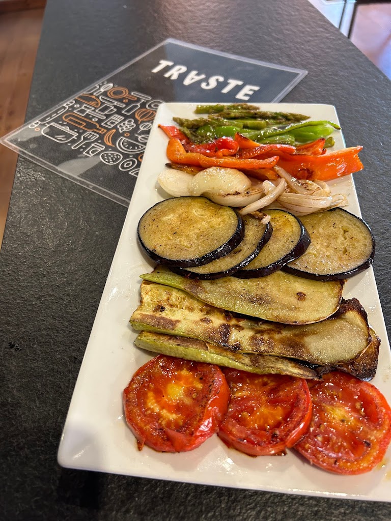Restaurante Traste — Comida y bebida