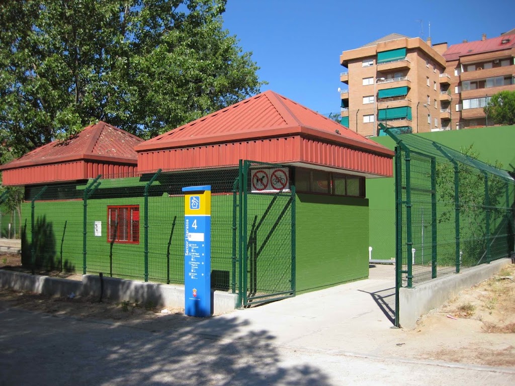 Fronton Jose Luis Alvarez Santaolalla * Tres Cantos — Del propietario