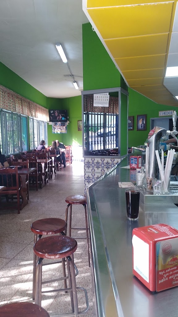 Roller Pizza — Ambiente