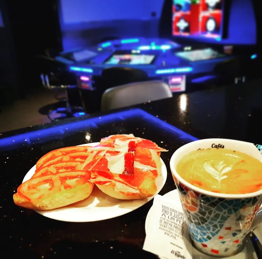 SALON DE JUEGOS TREBOL slots-cafe — Comida y bebida
