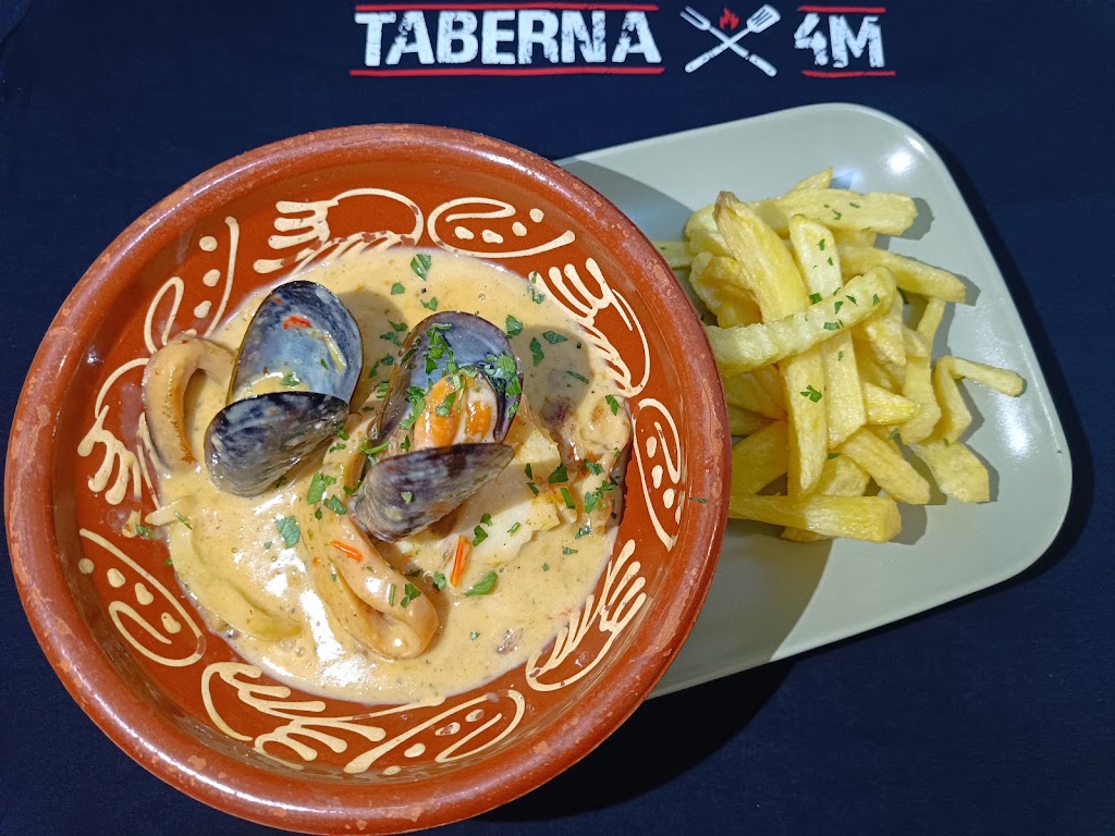 Taberna 4 m — Comida y bebida
