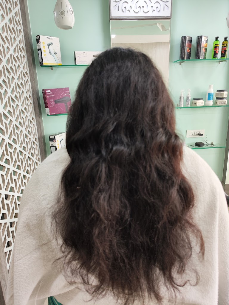 She He Unisex Hair Style Salon