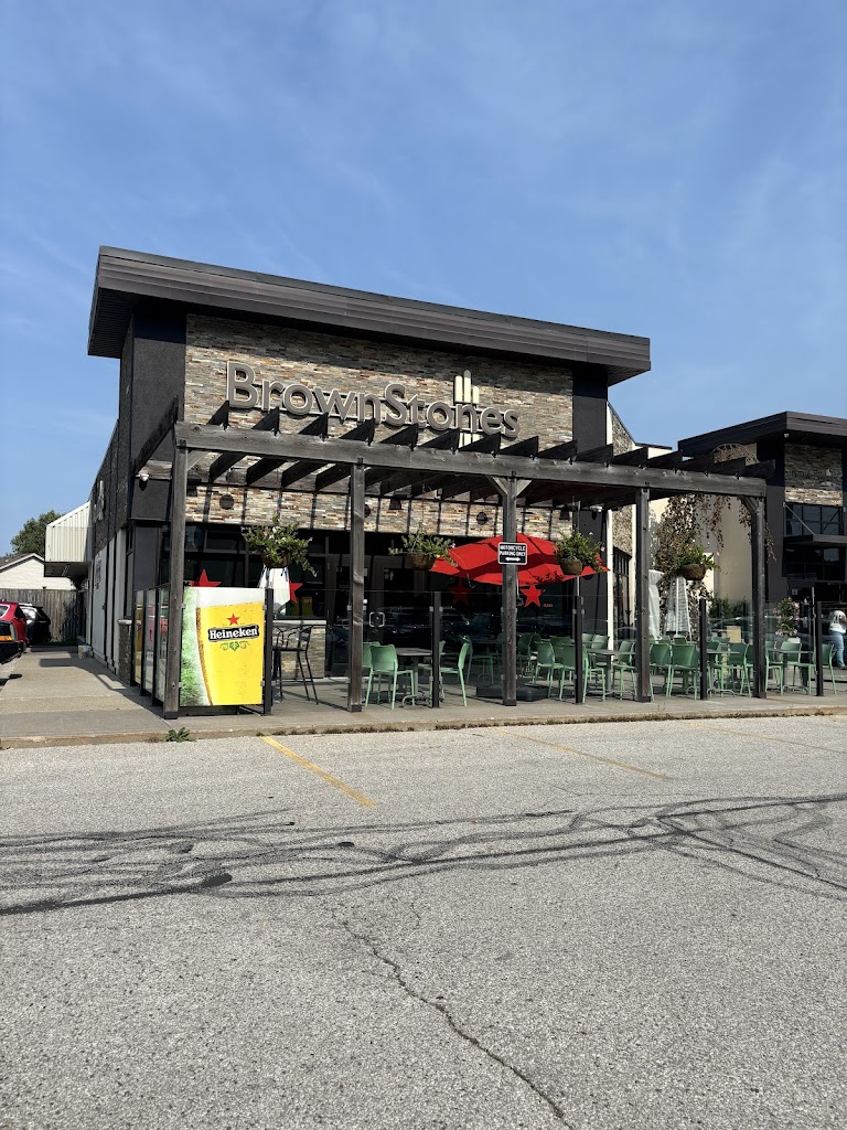 BrownStones Sports Lounge and Restaurant in Sarnia