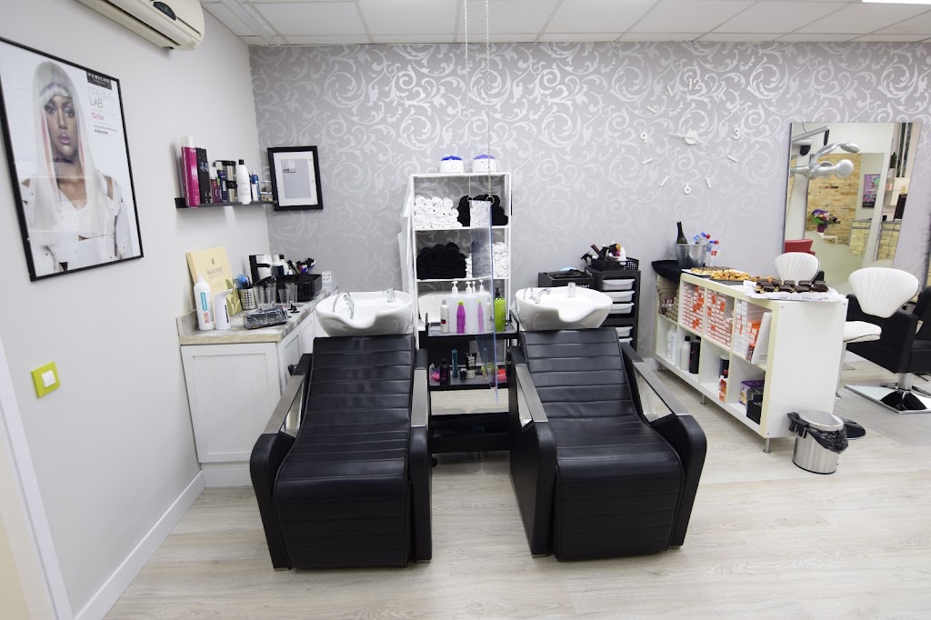 Isabella Mazzini Estilistas - Peluqueria y centro de estetica en Reus — Interior