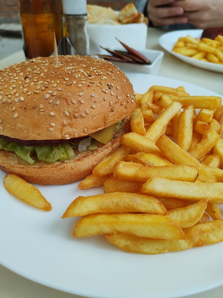 Cafeteria Just 4 You — Comida y bebida