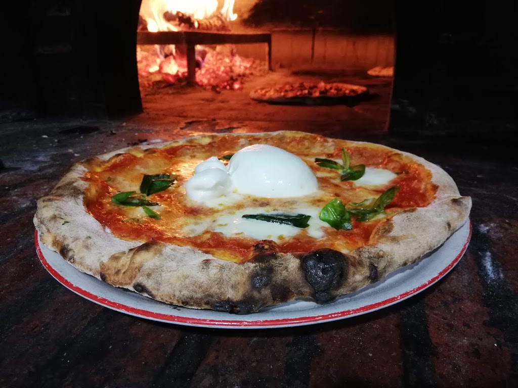 Pizzeria-Trattoria Romolo — Comida y bebida